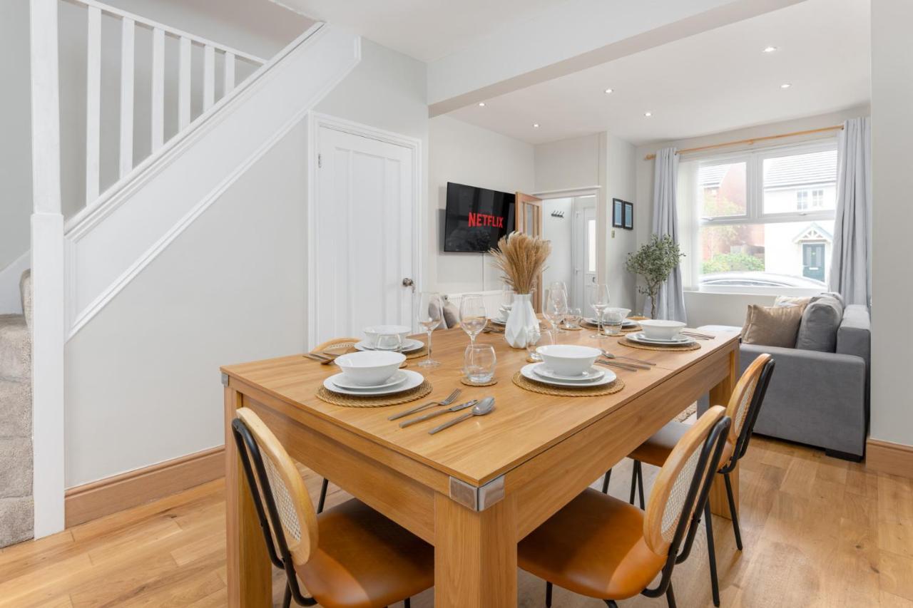 Flatzy - Stunning By Lark Lane With Pool Table Holiday home Liverpool