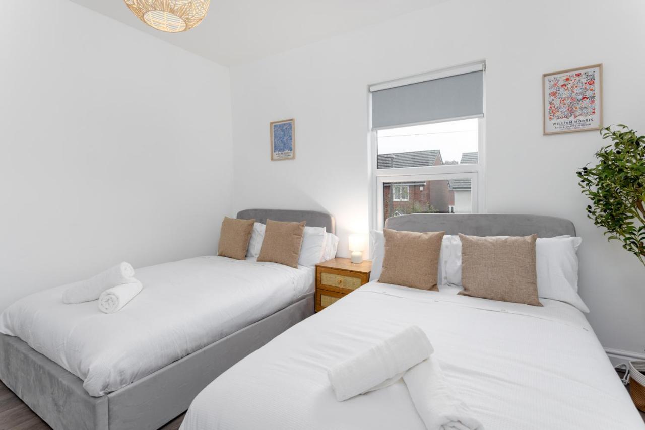 Flatzy - Stunning By Lark Lane With Pool Table Holiday home Liverpool